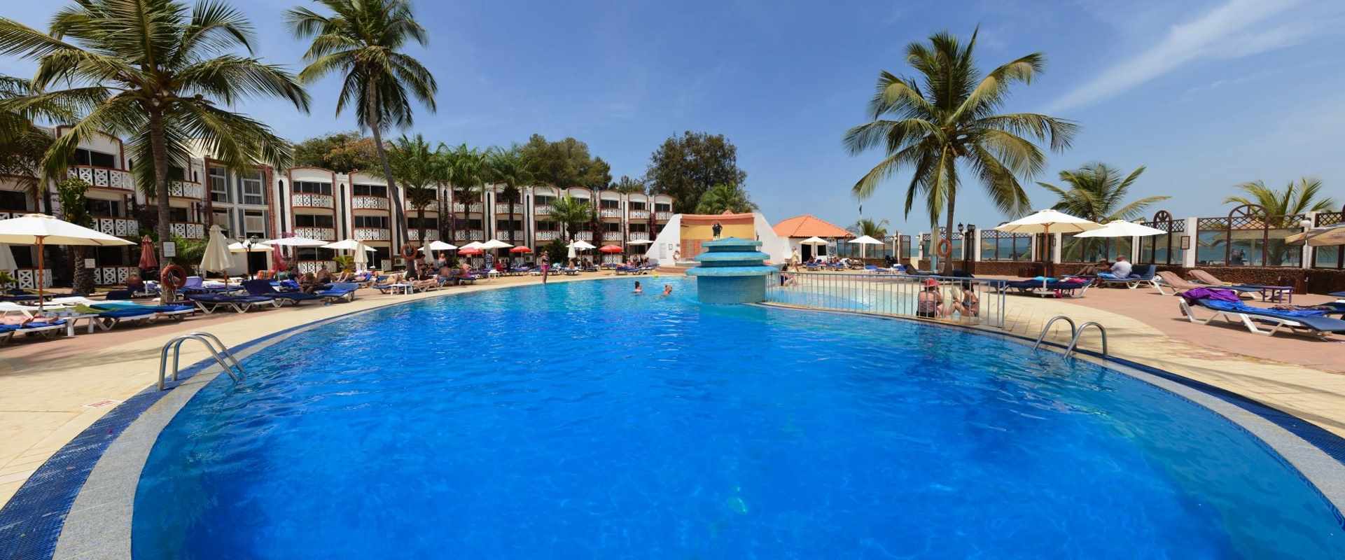 Gâmbia, hotel Laico piscina
